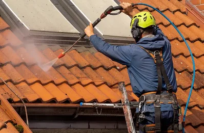 Démoussage et hydrofuge de toiture à Plouigneau