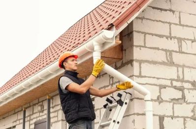 Pose et remplacement de gouttières à Plouigneau